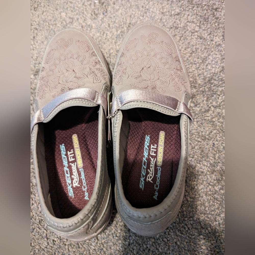 Sketchers relaxed cooling sneakers size 5.5